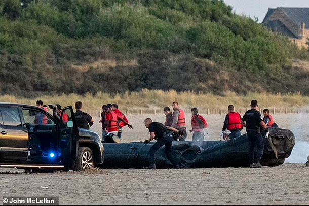 “NUK U TAKON TAKSPAGUESVE BRITANIKË T’I…”/ Deputetët anglezë: Shqiptarët që vijnë me gomone çojini në Ruanda