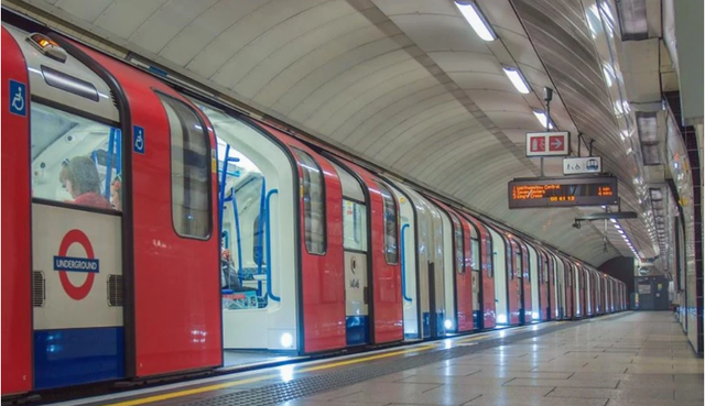 “PARALIZOHET” LONDRA/ Punonjësit e transportit publik dalin në grevë, kërkojnë rritje pagash