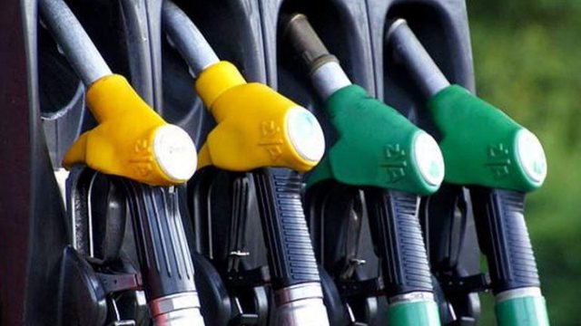 BORDI NXJERR ÇMIMET E REJA/ Sa do shitet nafta, benzina dhe gazi në vend