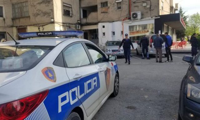 ÇFARË NDODHI NË LAÇ? Të shtëna me armë zjarri, plagoset një person