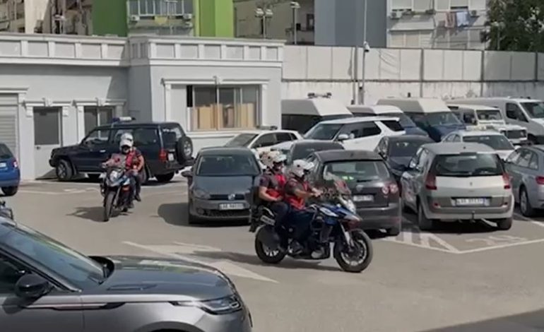 DETAJET DHE EMRAT/ Policia “u bëhet hije” pas informacioneve se shisni kokainë, si u vunë në pranga dy persona në Tiranë