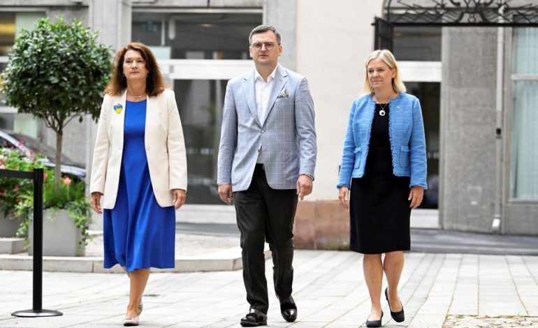 LUFTA/ Suedia ofron paketë të re ndihme ushtarake dhe civile për Ukrainën