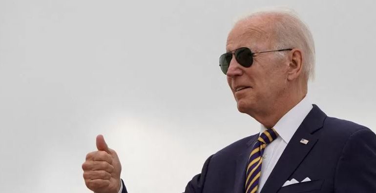 TË PASURIT DO TË PAGUAJNË MË SHUMË TAKSA NË SHBA/ Biden nënshkruan ligjin për klimën dhe kujdesin shëndetësor