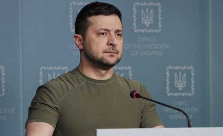 LUFTA/ Kievi i frikësohet një sulmi brutal ditën e pavarësisë, paralajmëron Zelensky: Moska mund të jetë gati për…