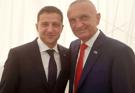 “BOTA GJEN FRYMËZIM TE REZISTENCA E POPULLIT TË SAJ”/ Meta poston foton me Zelenskyn në 31-vjetorin e pavarësisë së Ukrainës