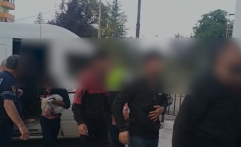 PAGESA 900 EURO PËR PERSON/ Transportonte 31 emigrantë me furgon mallrash, arrestohet në Mirditë 35-vjeçari nga Kosova