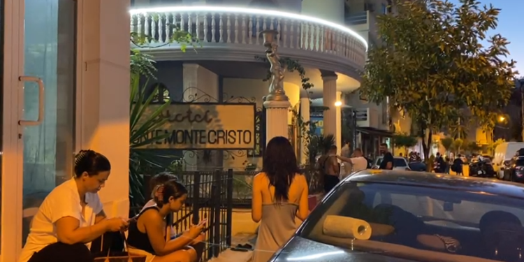 ZBARDHET VRASJA NË SARANDË/ Kamarieri goditi dy herë me thikë klientin e restorantit për një vend parkimi