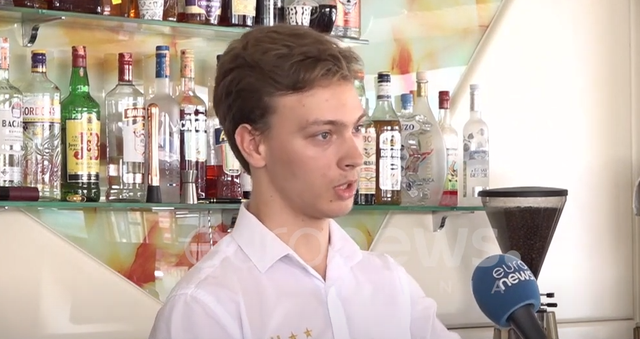 “DO RIKTHEHEM”/ Djali ukrainas që punon në Durrës: Flas çdo ditë me babin dhe vëllezërit që kam në luftë