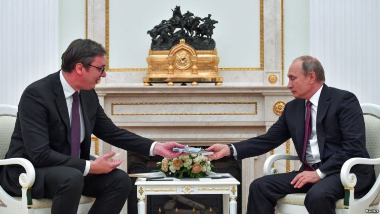 ANALIZA E NEW YORK TIMES/ Putin po e shfrytëzon presidentin serb Vuçiç për të shkaktuar trazira në Kosovë e rajon