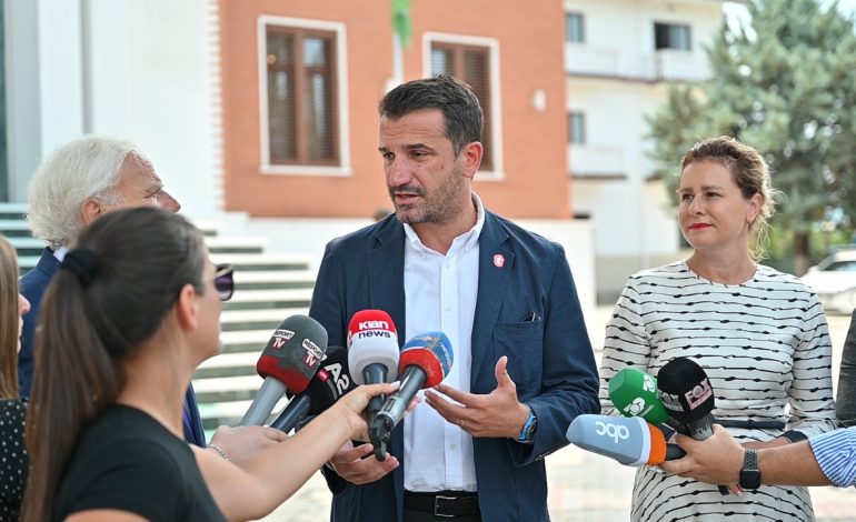 JEP LAJMIN E MIRË/ Veliaj: Kemi ndërtuar 40 shkolla të reja në Tiranë, 12 i hapim këtë vit shkollor; rekord që i jep fund mësimit me dy turne