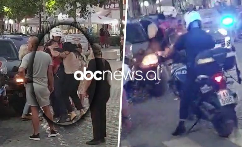 NDODH NË VLORË/ Policia shoqëron një person, vajza krah tij përplaset me efektivët (VIDEO)