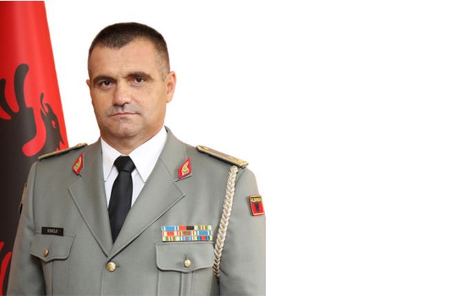 ZBULOHET EMRI I SHEFIT TË SHTABIT TË PËRGJITHSHËM/ Gjeneral Brigade Arben Kingji do pasojë Bajram Begajn në postin e lartë