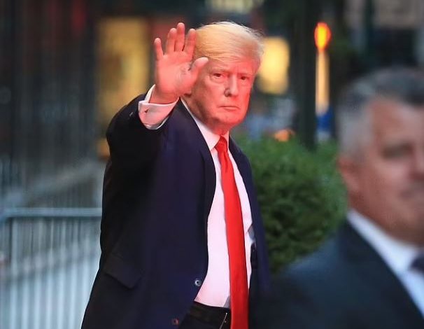 “ATA MË HAPËN DHE KASAFORTËN”/ FBI bastis kompleksin Mar-a-Lago dhe kërkon për…, Trump akuzon Demokratët: Koha të…