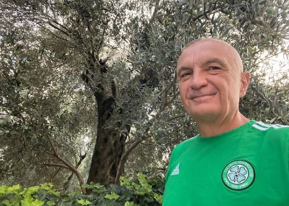 “TI NUK DO ECËSH KURRË VETËM”/ Ilir Meta nxjerr foton në natyrë dhe i veshur sportiv. Ja mesazhi që jep