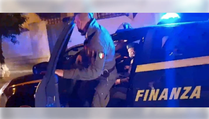 SEKUESTROHEN 2 KG KOKAINË DHE 7 MARIJUANË/ Arrestohet shqiptari në Itali, hetuesit: Anëtar i një organizate italo-shqiptare…