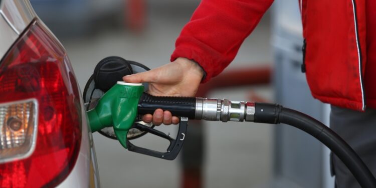 BORDI/ Tjetër ndërhyrje në çmimet e karburanteve: Nafta të shitet jo më shumë se 227 lekë/litër