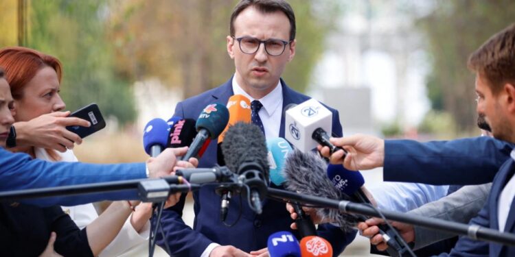 REAGON QEVERIA SERBE/ Petkoviç: Marrëveshja për dokumentet ruan praninë e Serbisë në Kosovë