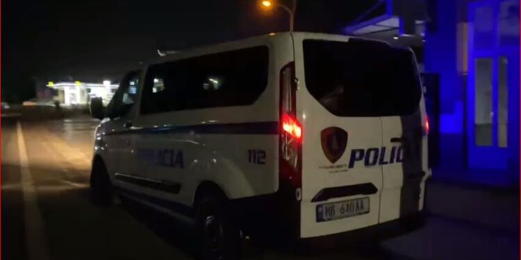 MISTER SHKAKU/ Ngjarje e rëndë në Tiranë, vetëplagoset me kallashnikov një 55-vjeçar