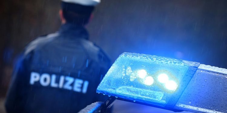 ÇFARË NDODHI ME DY SHQIPTARËT NË ITALI? Kishin fshehur ‘të bardhën’ poshtë tapetit të makinës. Policia…
