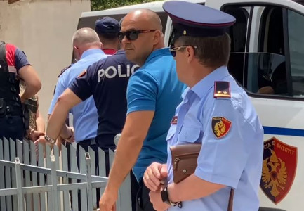 VRANË 41-VJEÇARIN PËR NJË VEND PARKIMI/ Dy vëllezërit Tarja me lot në sy kërkojnë falje. Ja çfarë vendosi gjykata