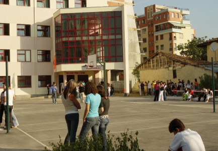 VITI I RI SHKOLLOR/ Bie ngarkesa për mbikëqyrësit e maturës. Ndryshon udhëzimi për numrin e nxënësve dhe orëve javore