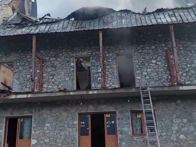 IU DOGJ BUJTINA NË THETH/ “Jam i gëzuar që s’u dëmtua asnjë”, pronari: Pasuri me djersë balli, ja si ndodhi ngjarja