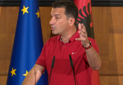 “LUIZA GEGA NUK E PRAKTIKOI KURRË…”/ Veliaj tregon projektin: ‘Pallati i Sportit’ dhe stadiumi ‘Selman Stërmasi’ do bëhen si Arena Kombëtare