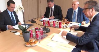PËRFUNDON RAUNDI I PARË I TAKIMIT KURTI-VUÇIÇ/ Në selinë e BE-së edhe Escobar