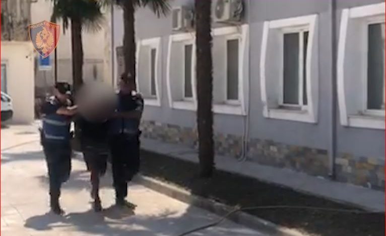 NË PRANGA DY HAJDUTË/ Në vetëm 6 ditë “terrorizuan” Vlorën me 8 grabitje, ja lagjja e preferuar që godisnin “skifterët”