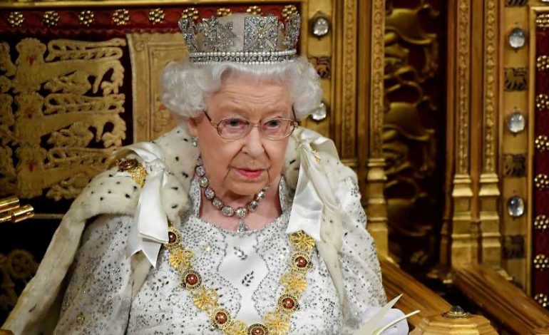 PROFILI/ Fundi i një monarkeje që qëndroi më gjatë në fron në histori, kush ishte Mbretëresha Elizabeth II