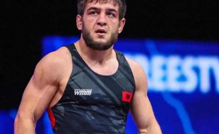 “ORE ME CILIN EKIP MUND TË HAJË BUKË KY I SHKRETI?” Artan Fuga për mundësin që u shpall kampion bote: Po politikanët çfarë duan me këtë që lavdërohen?