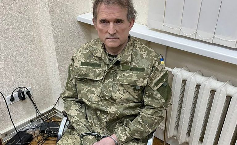 KUMBAR I NJË PREJ FËMIJËVE TË PUTINIT/ Politikani ukrainas pro Kremlinit i jepet Rusisë, Zelensky: Kemi këmbyer një tifoz të Rusisë me 200 luftëtarë