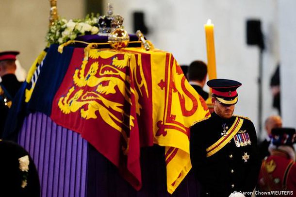 SHËRBEU PRANË MBRETIT CHARLES III/ 22-vjeçarja shqiptare rrëfen eksperiencën: E tregova origjinën time