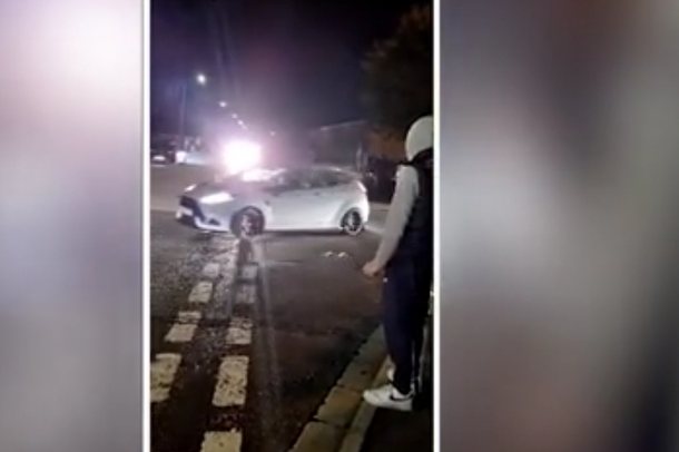 PAMJET/ 17-vjeçari “bën KËRDINË”! Futet me makinë mes turmës, 11 persona në spital