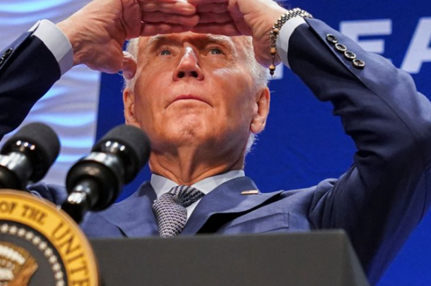 A KA PROBLEME PSIKOLOGJIKE? Joe Biden kërkon në mes të audiencës ligjvënësen amerikane të vdekur: Jackie, a je këtu?