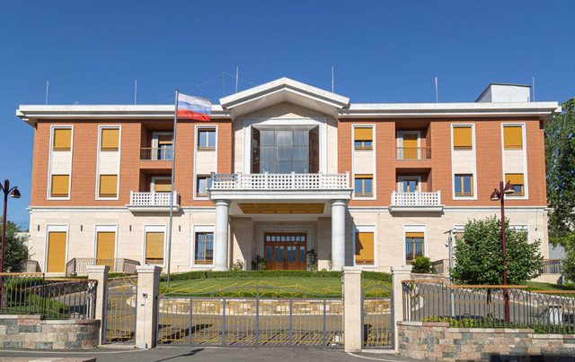 “IKËN NGA RRUGA ME EMRIN UKRAINA E LIRË”/ Reagon Ambasada e Rusisë në Tiranë: Kemi lëvizur që në 2019-ën