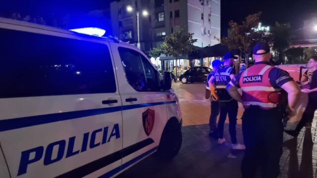 TRONDITET VLORA/ Qëllohet me armë zjarri në drejtim të “Audi-t”, ku udhëtonin dy efektivë policie