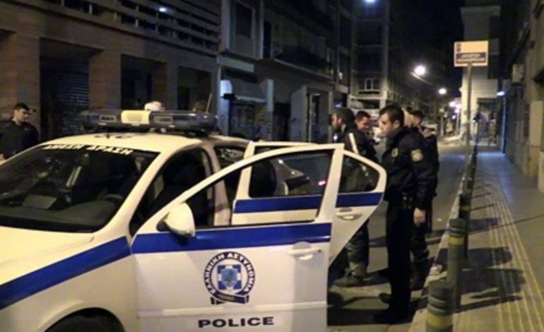 I KËRKUAR PËR VRASJE/ Arrestohet pas 21 vitesh shqiptari në Greqi (EMRI)