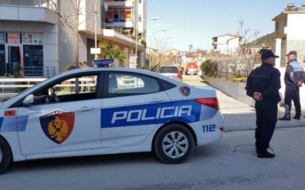 SHKELËN KODIN ETIK ME TURISTIN E DEHUR/ Pezullohen dy policët e Vlorës