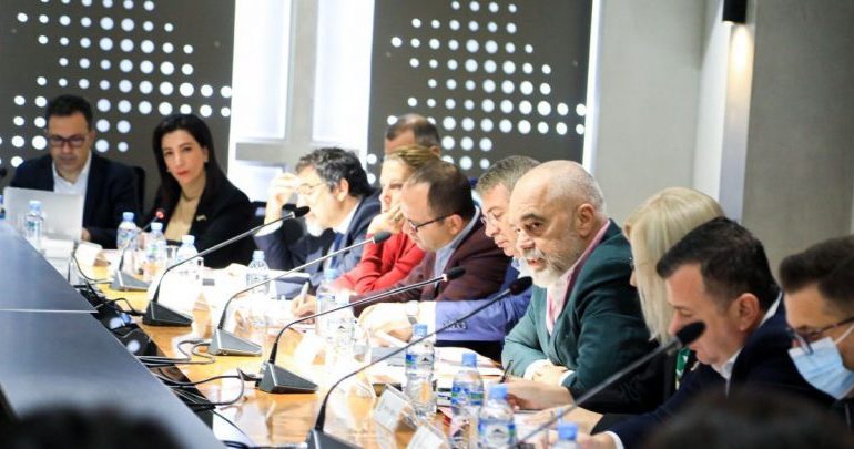 RAMA MBLEDH SOT KRYESINË E PS/ Diskutohen emrat e kandidatëve për kryetarë bashkie