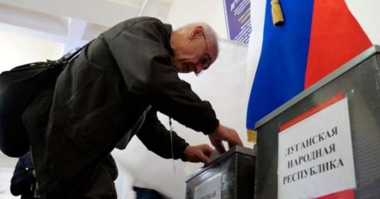 REFERENDUMI/ Ushtarët rusë “derë më derë” për të detyruar banorët të votojnë, ukrainasit: Kush nuk voton kërcënohet me…
