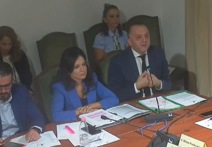 LIGJI PËR DEKORATAT/ Artan Lame: Termi ‘titull’ është komunist, duhet hequr! Dekorimi pas vdekjes nuk ndodh në asnjë vend