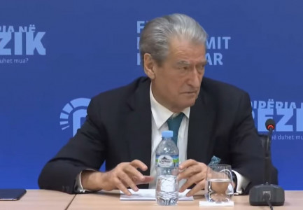 TË DHËNAT NË DUART E HAKERAVE/ Berisha: Personat e kërkuar qarkullojnë lirshëm në pikat tona kufitare! Ortakët e tyre hyjnë…