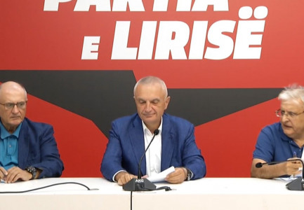 ZBARDHET PROJEKTLIGJI/ Partia e Lirisë dorëzon në Kuvend kërkesën për rritjen e pagës së administratës publike