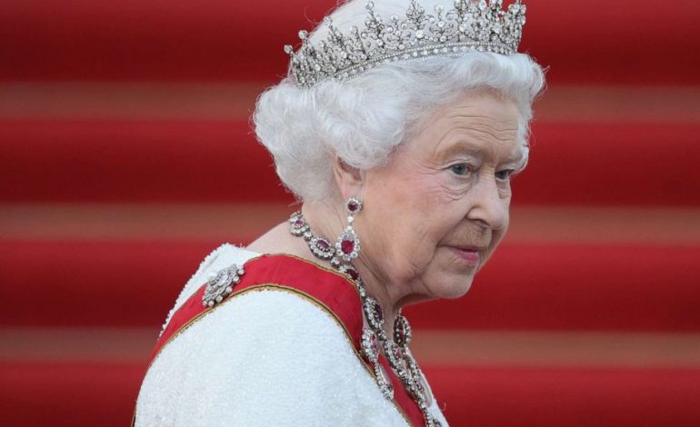 NDËRROI JETË DY JAVË MË PARË/ Fotoja e fëmijërisë që parashikoi të ardhmen e Mbretëreshës Elizabeth