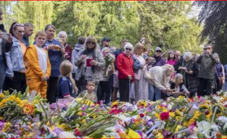 MBRETËRESHA ELIZABETH I JEP LAMTUMIRËN SKOCISË/ Kortezhi funeral largohet sot nga Balmoral