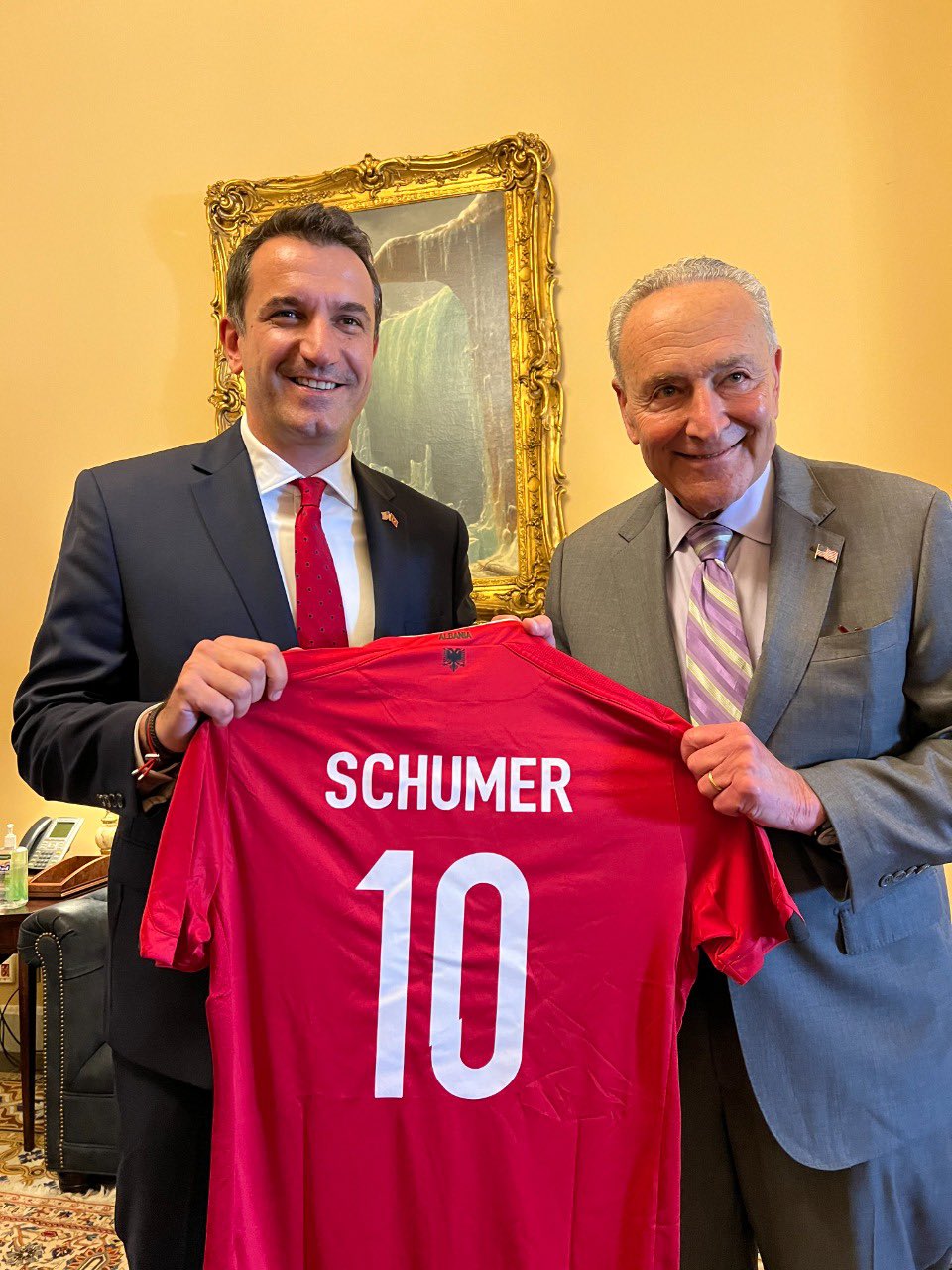 VELIAJ NË CAPITOL HILL/ Takon kreun e shumicës së Senatit Amerikan, Sen Schumer: Krenarë ta kemi mik dhe aleat