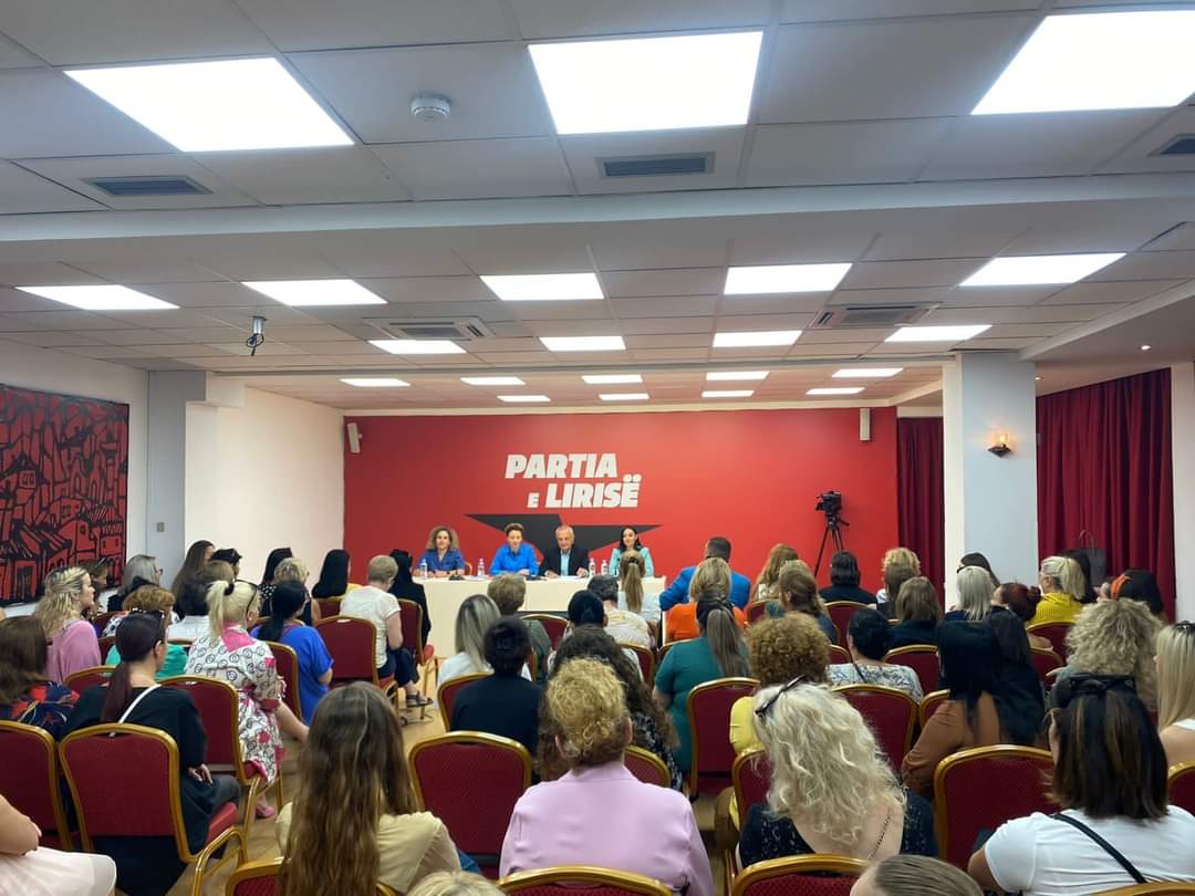 PËRFSHIRJA E VAJZAVE DHE GRAVE NË POLITIKË/ Meta: Dy prioritete emergjente për Shqipërinë