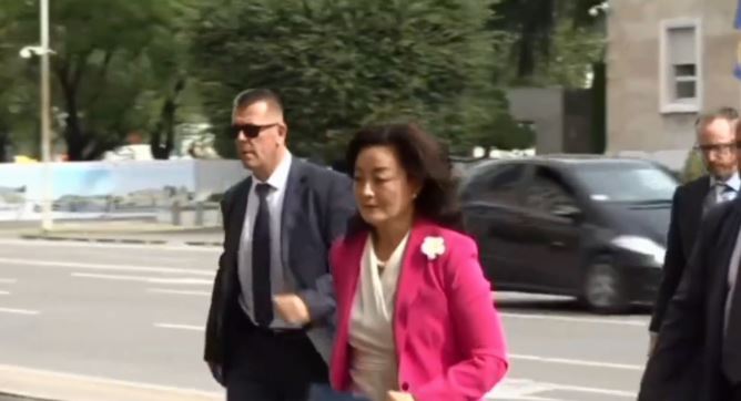PARATË RUSE “TRAZUAN” POLITIKËN SHQIPTARE/ Ambasadorja Kim takon sot Ballën dhe Alibeajn