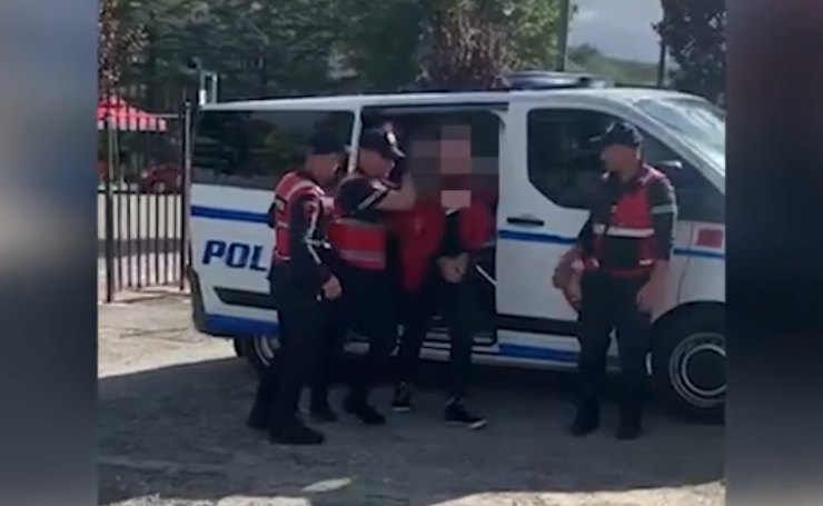 KONFLIKT NË MIRDITË/ 28-vjeçari kanos me armë dhe qëllon në ajër, bashkëfshatari i shkon në shtëpi dhe i kërcënon familijen